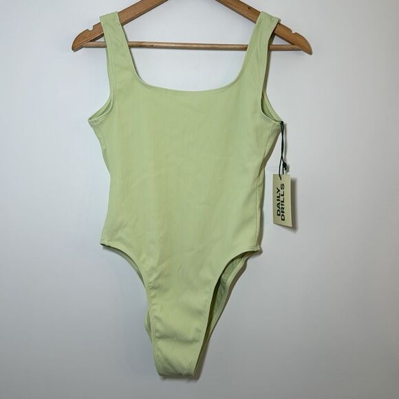 Daily Drills One Piece Bathing Suit Green Size Medium New With Tags - Picture 8 of 8